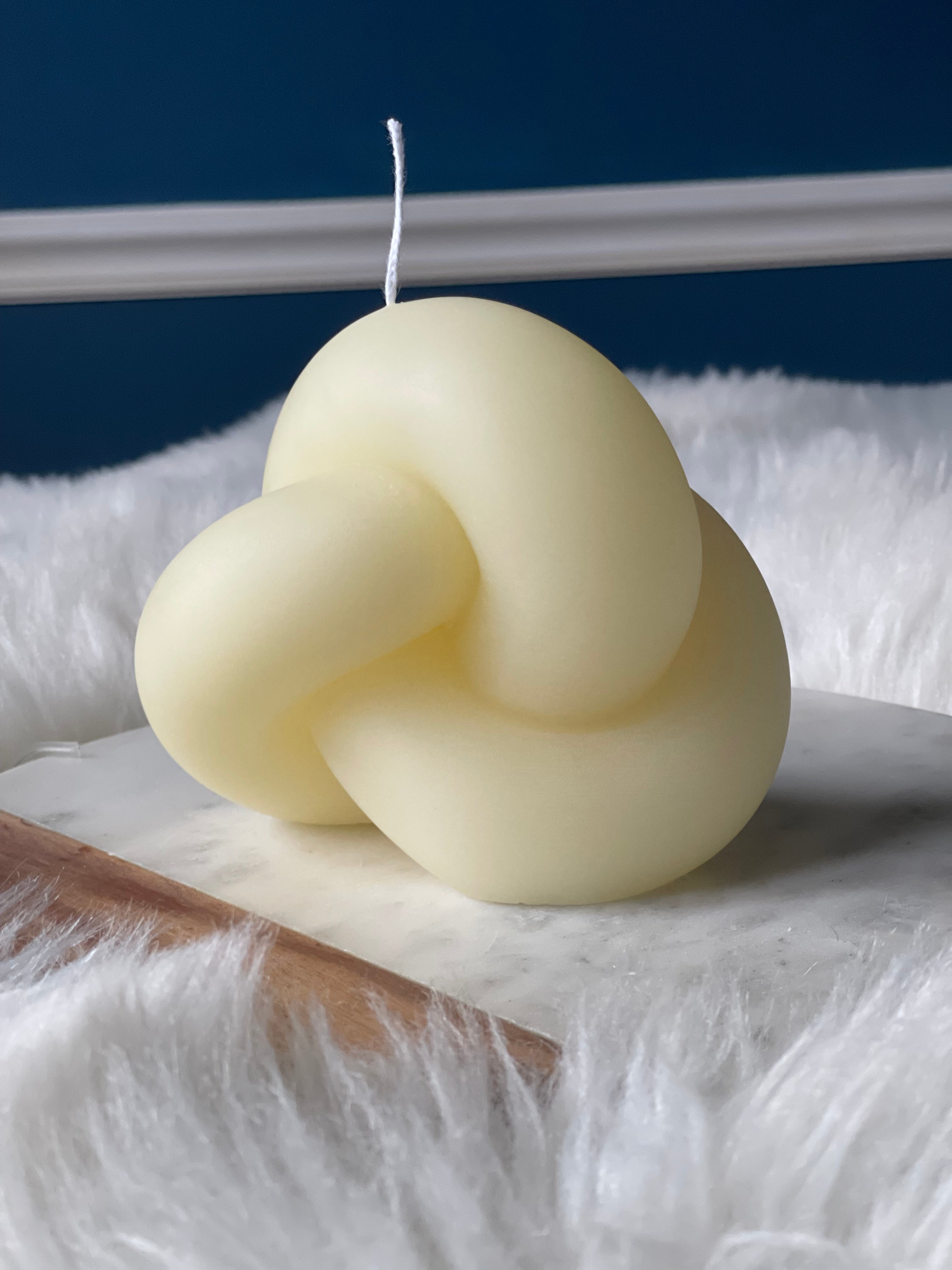 Large-Knot-Sculpture-Candle-Beeswax-Luxury-White-1